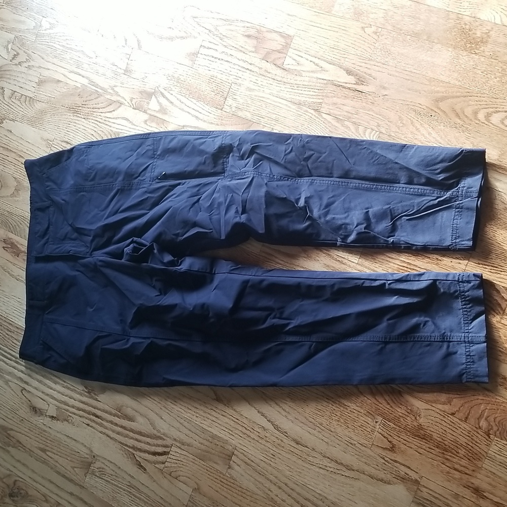 (10) Kirkland Signature Travel Cargo Athleisure Lightweight Activewear Athletic